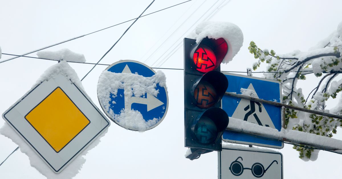 découvrez les nouvelles modifications des panneaux de signalisation routière pour assurer votre sécurité et respecter le code de la route.