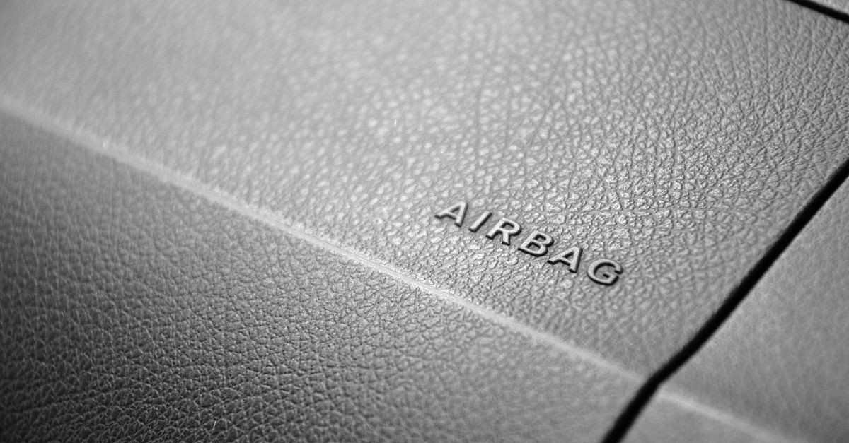 découvrez quand et pourquoi il est essentiel de remplacer votre airbag pour garantir votre sécurité en cas d'accident.