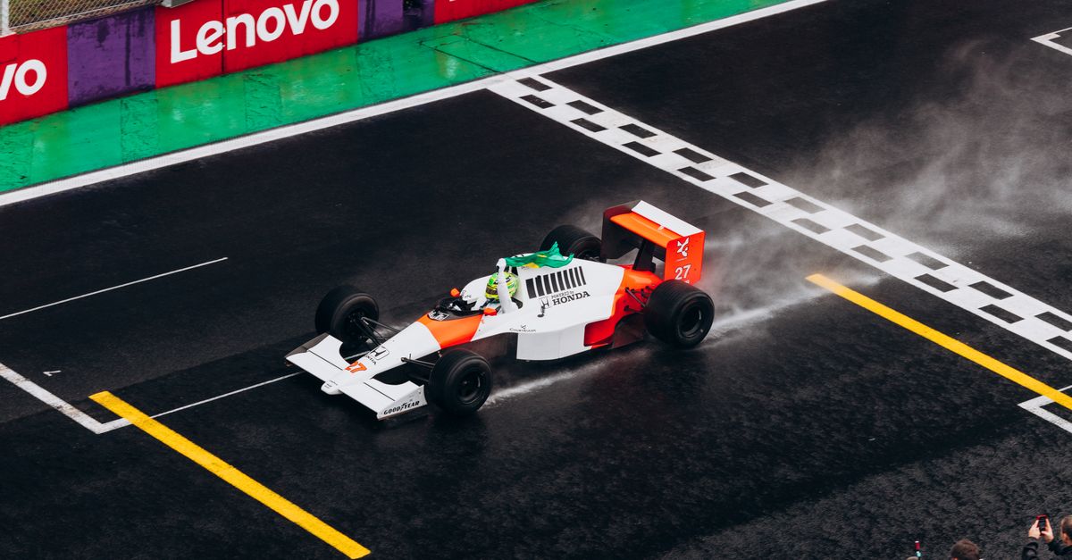 découvrez notre assurance spécialisée pour les passionnés de courses automobiles, offrant une protection complète adaptée à vos besoins de racing.