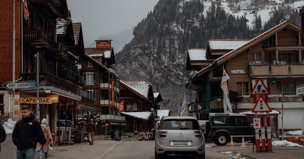 importation de voitures en suisse : guide complet pour importer votre véhicule en toute simplicité, conseils et démarches administratives.