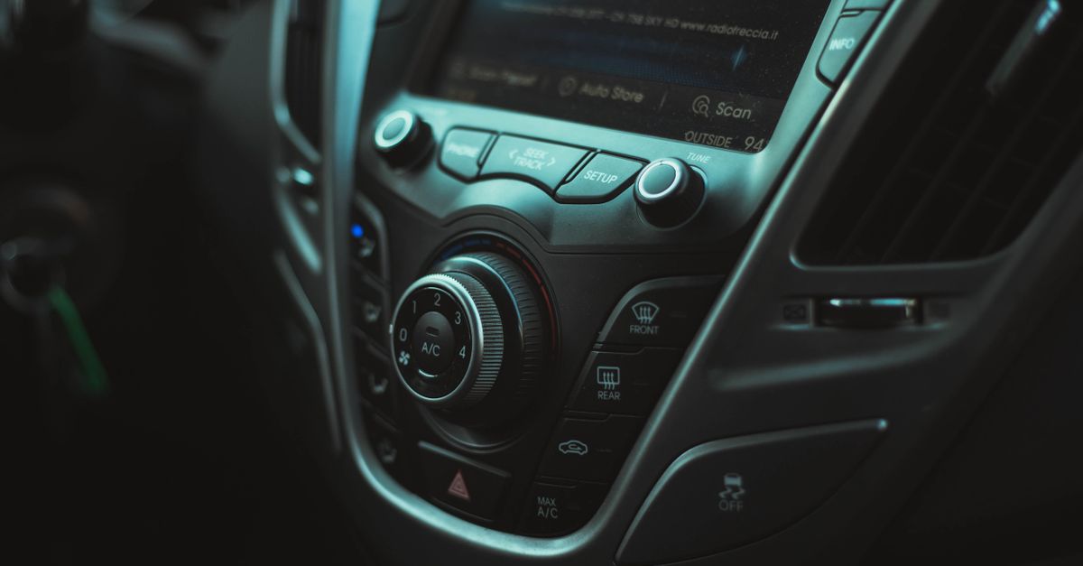 récupérez rapidement et facilement le code de votre autoradio pour le déverrouiller et retrouver toutes ses fonctionnalités.