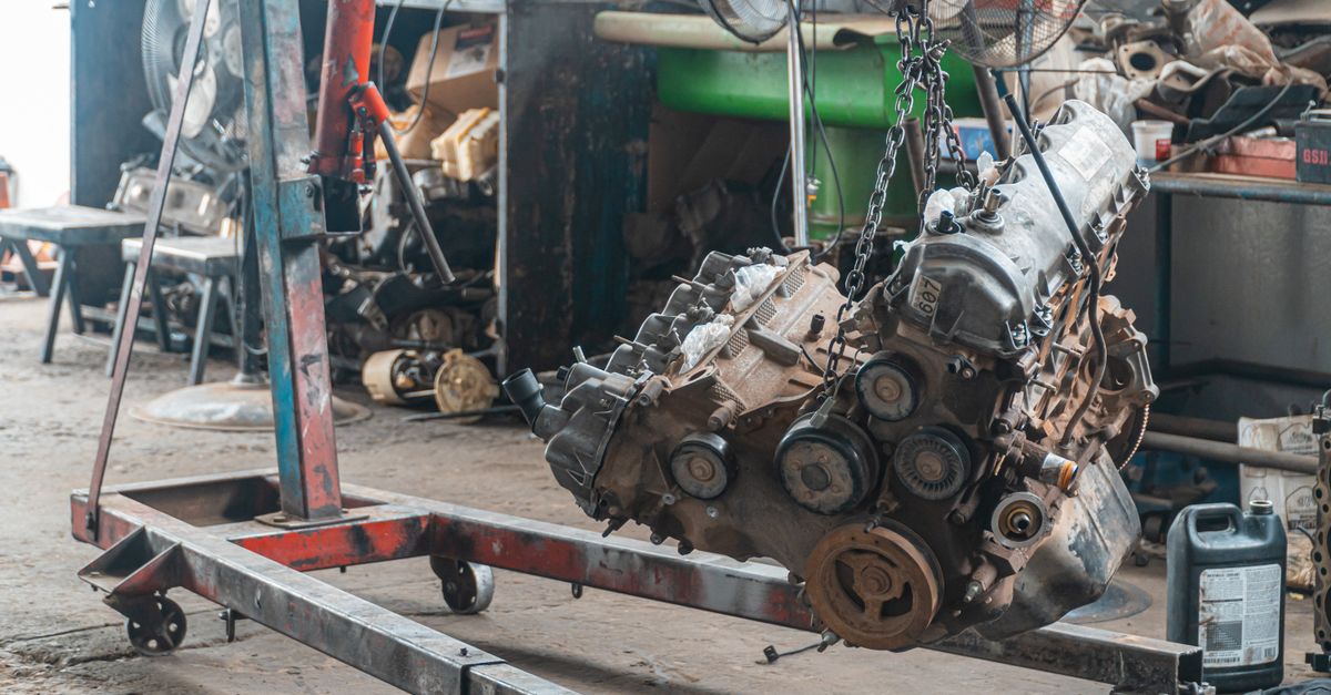 découvrez tout sur les moteurs à combustion interne, leur fonctionnement, leurs types, avantages et applications dans les véhicules et machines.