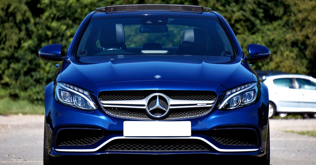 découvrez la gamme de voitures compactes de luxe mercedes, alliant design élégant, performance exceptionnelle et technologies innovantes pour une expérience de conduite unique.