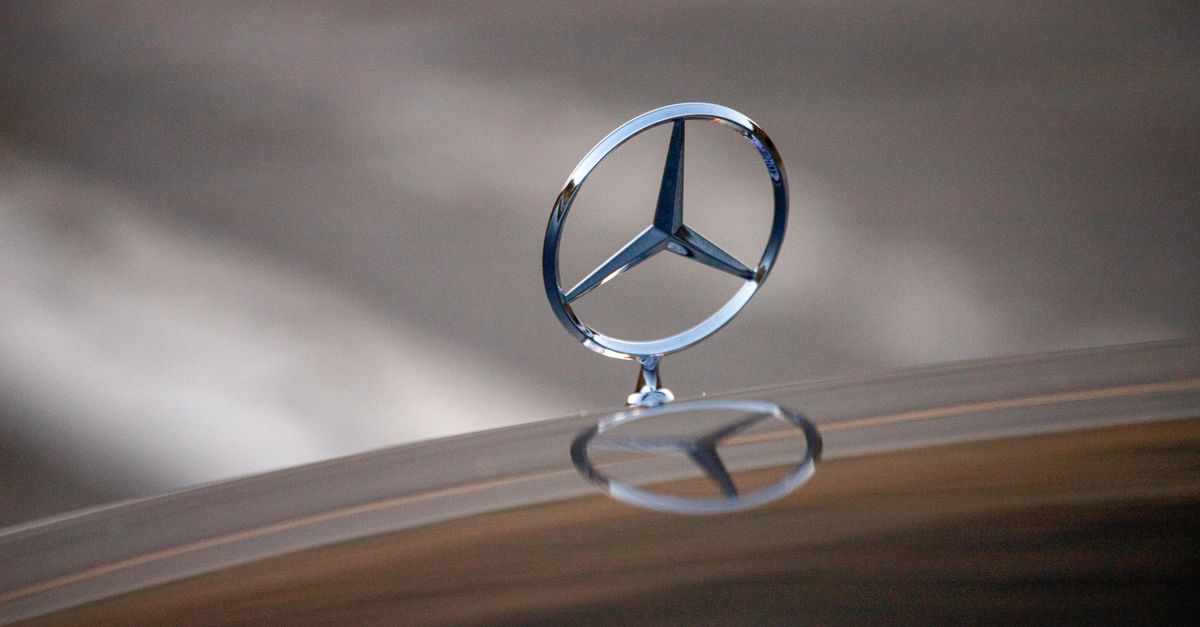 découvrez l'histoire, la signification et l'évolution du logo mercedes, symbole emblématique de luxe et d'innovation automobile.