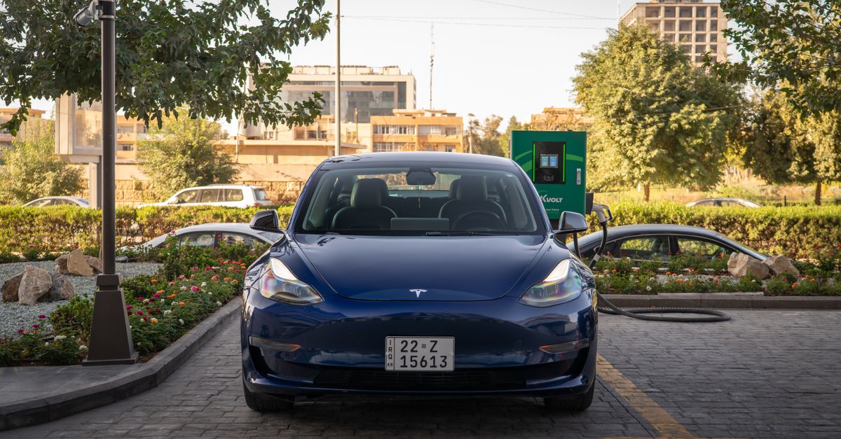 découvrez la tesla model 3 dual motor, une berline électrique performante avec une double motorisation pour une accélération rapide, une autonomie étendue et une technologie avancée.