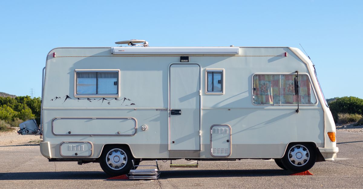 découvrez notre sélection de camping-cars d'occasion en excellent état, parfaits pour vos aventures à prix abordable.