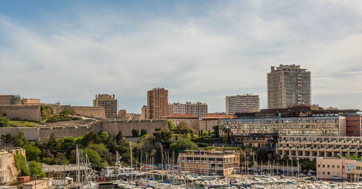 assurez votre porsche à marseille avec des offres adaptées, des tarifs compétitifs et un service client dédié pour une tranquillité d'esprit optimale.